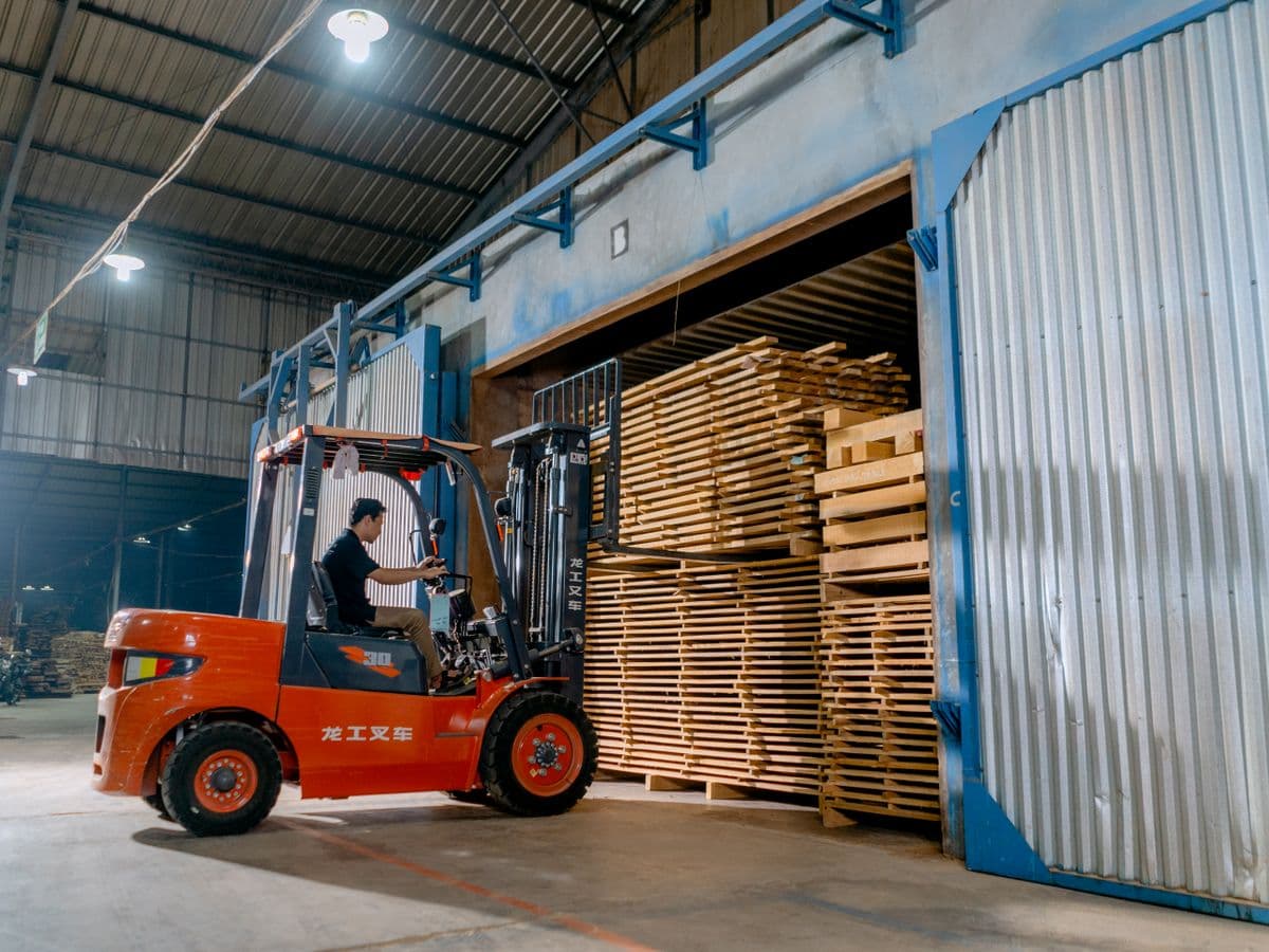 Export container loading for flooring orders Export container loading for flooring orders